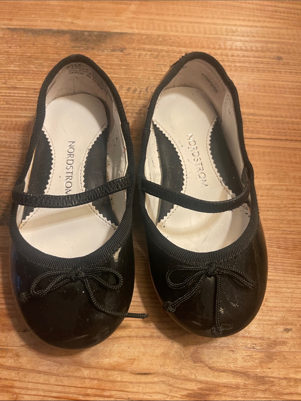 Nordstrom Girls Size 6 1/2M Black Patent Mary Jane Flats with Bow Never Worn